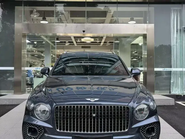Bentley Bentayga — Фото автомобиля 2