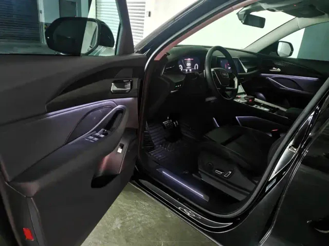 Audi Audi Q6 2024 40 TFSI quattro Cloud View Yulin Package 7-seater — Фото автомобиля 5