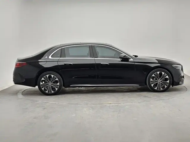 Mercedes-Benz E-Class — Фото автомобиля 3