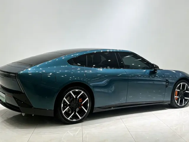 Xpeng P7 — Фото автомобиля 21