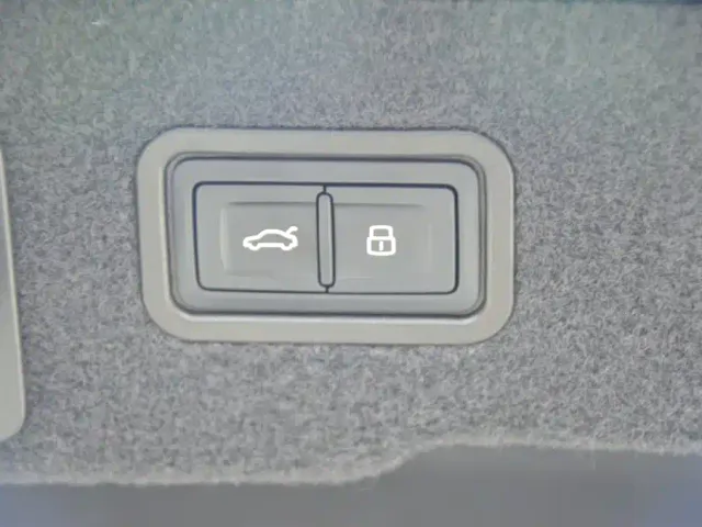 Audi A8 — Фото автомобиля 15