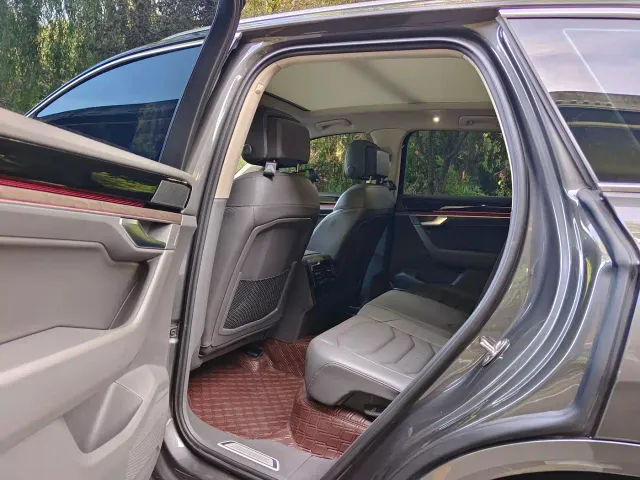 Volkswagen Touareg — Фото автомобиля 16