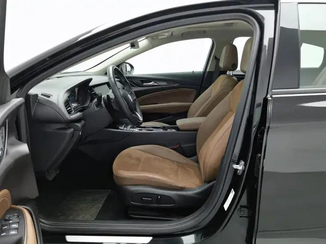 Buick Regal — Фото автомобиля 10