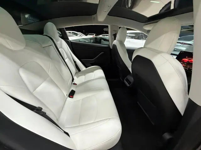 Tesla Model 3 — Фото автомобиля 9