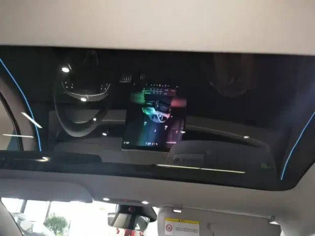 Tesla Model 3 — Фото автомобиля 17