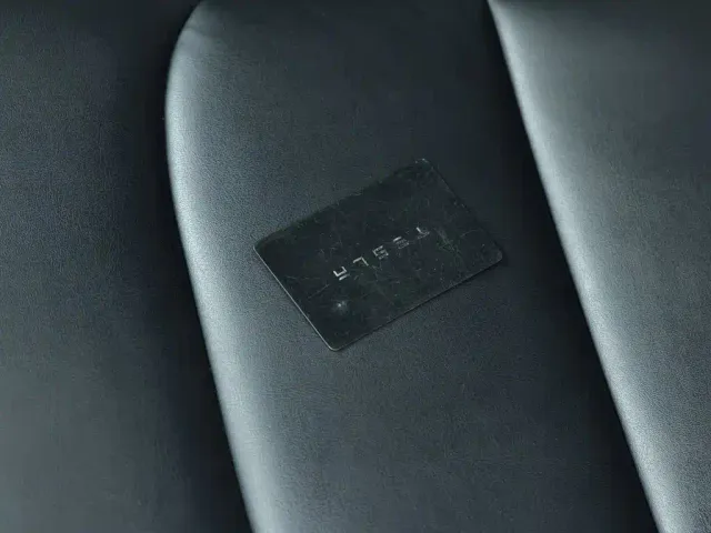 Tesla Model Y — Фото автомобиля 12