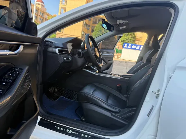 Geely Emgrand — Фото автомобиля 19