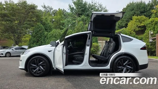 Tesla Model X — Фото автомобиля 5