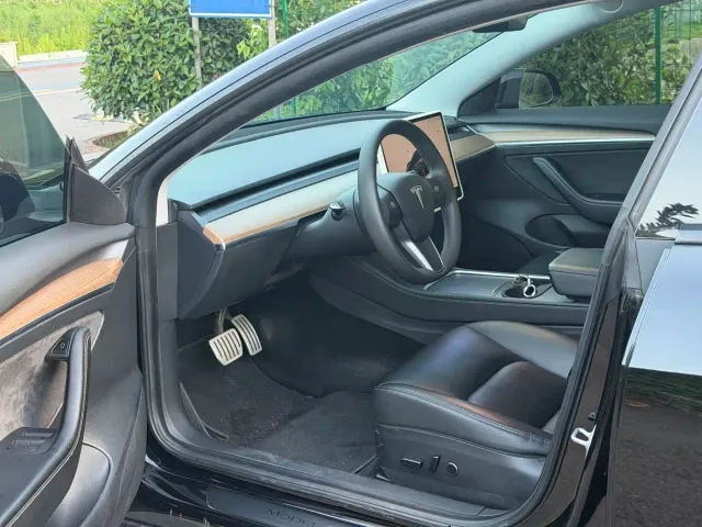 Tesla Model 3 — Фото автомобиля 9