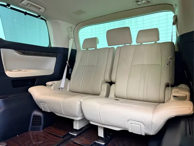 Toyota Alphard — Фото автомобиля 7