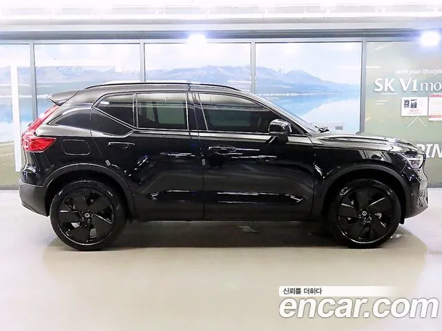 Вольво XC40 — Фото автомобиля 3
