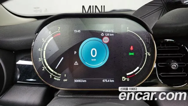Mini Cooper Cooper 5 дверей Classic Plus — Фото автомобиля 2