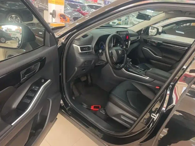 Toyota Highlander — Фото автомобиля 15