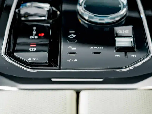 BMW i7 — Фото автомобиля 16