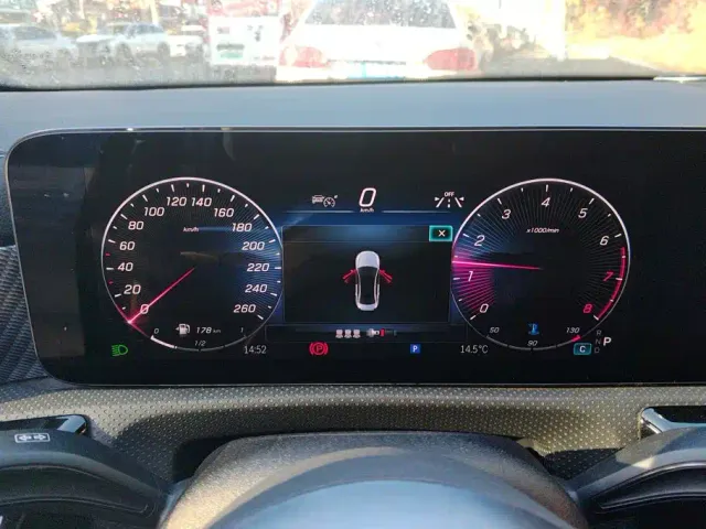 Mercedes-Benz A-Class — Фото автомобиля 14