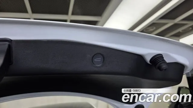 Tesla Model 3 — Фото автомобиля 26