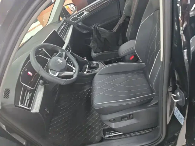 Volkswagen Tiguan L — Фото автомобиля 14