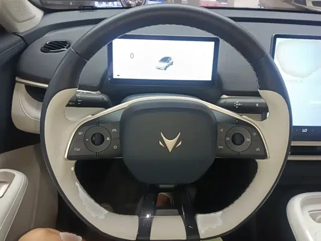 ARCFOX Arcfox T1 2025 Base Model — Фото автомобиля 10