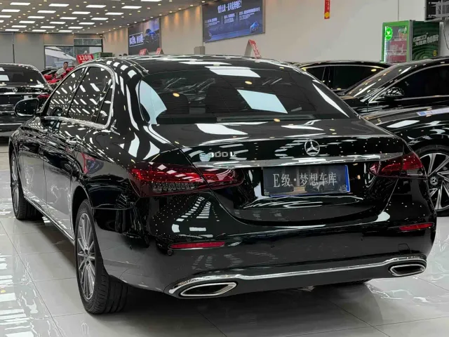 Mercedes-Benz E-Class — Фото автомобиля 17