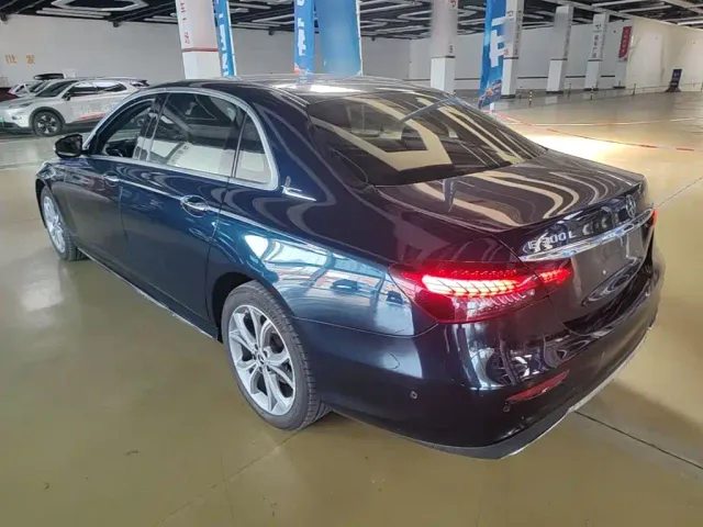 Mercedes-Benz E-Class — Фото автомобиля 4