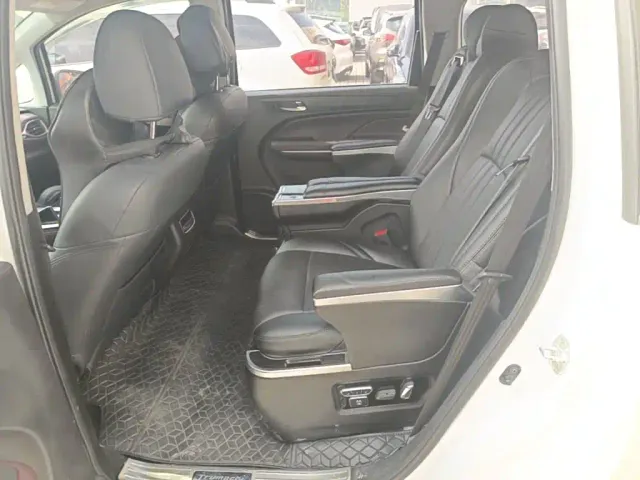 GAC Trumpchi M6 — Фото автомобиля 16