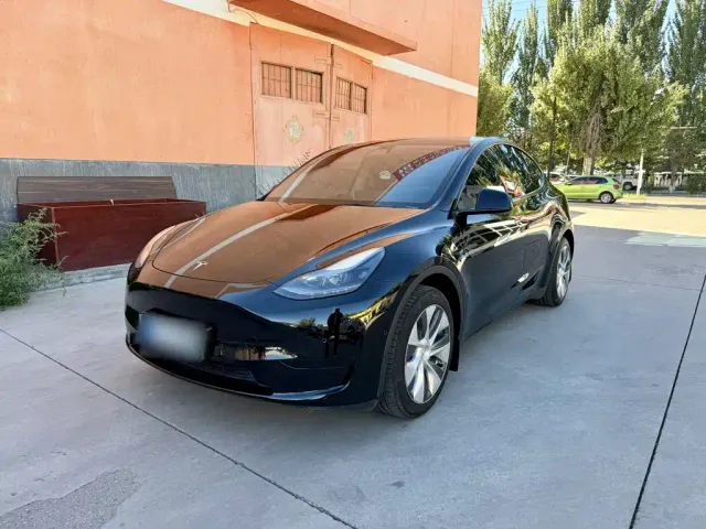 Фотография автомобиля — Tesla Model Y