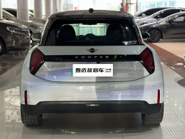 MINI Cooper — Фото автомобиля 3