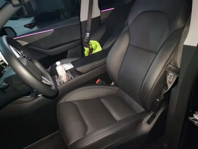 Tesla Model Y — Фото автомобиля 11