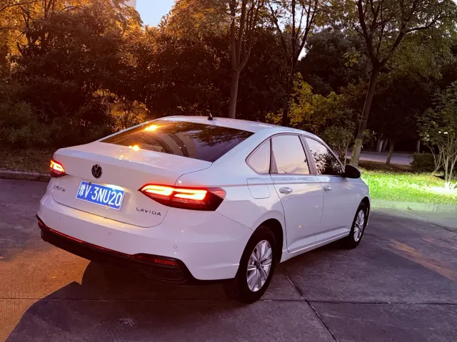 Volkswagen Lavida — Фото автомобиля 6
