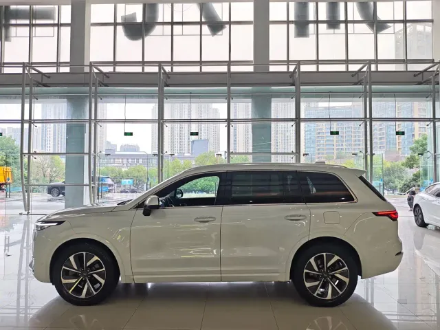 Li Auto ONE — Фото автомобиля 4