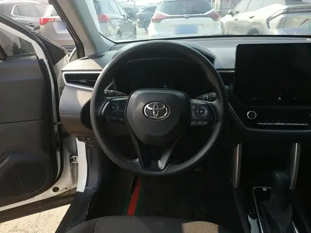 Toyota Corolla Cross — Фото автомобиля 10