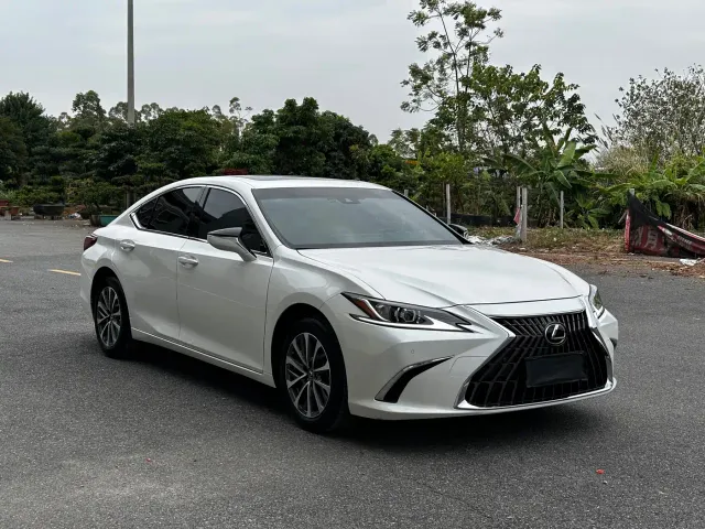 Lexus ES — Фото автомобиля 3