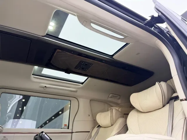 Lexus LM — Фото автомобиля 12