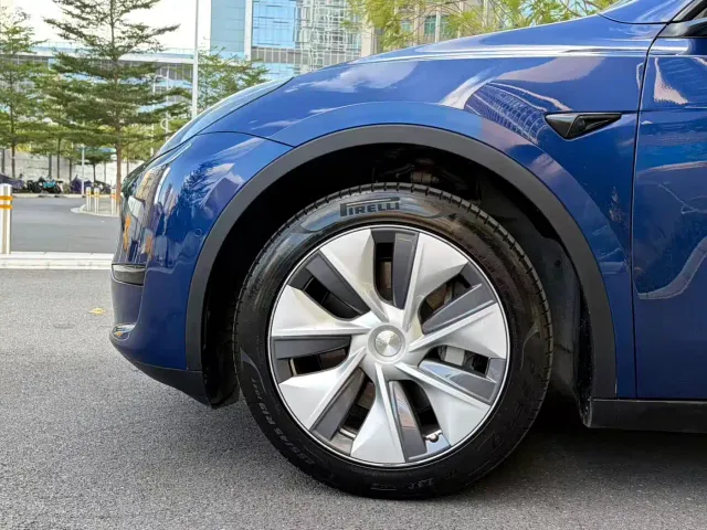 Tesla Model Y — Фото автомобиля 5