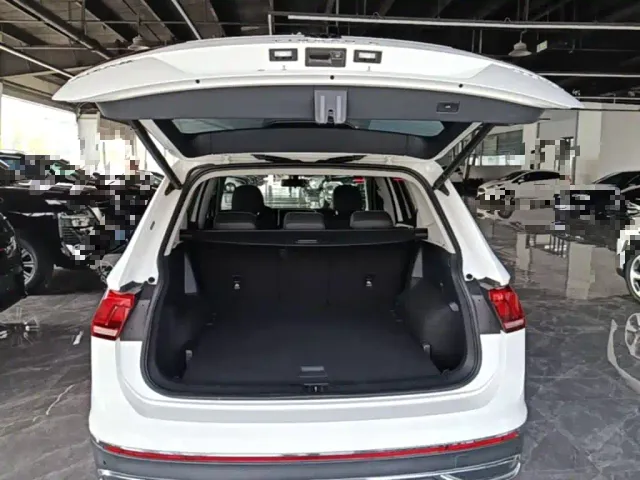 Volkswagen Tiguan L — Фото автомобиля 18