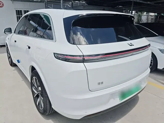 Li Auto L7 — Фото автомобиля 22