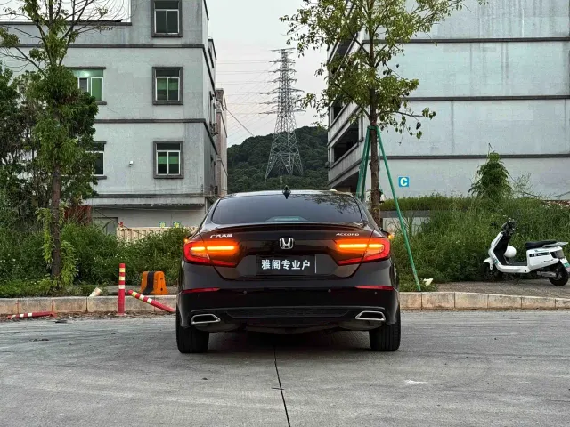 Honda Accord — Фото автомобиля 8