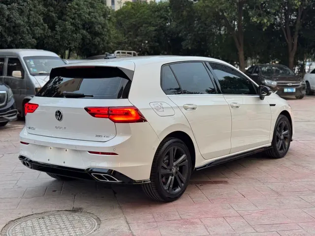 Volkswagen Golf — Фото автомобиля 15