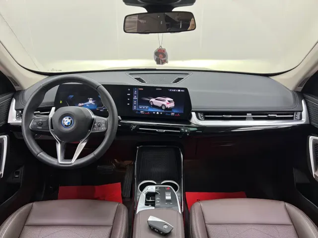 BMW iX1 — Фото автомобиля 20