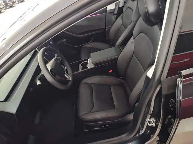 Tesla Model 3 — Фото автомобиля 14