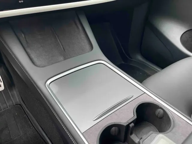 Tesla Model Y — Фото автомобиля 14