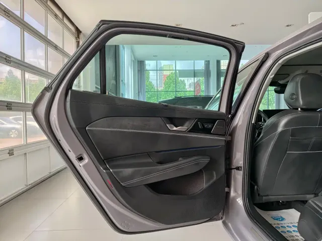 Volkswagen Passat — Фото автомобиля 8