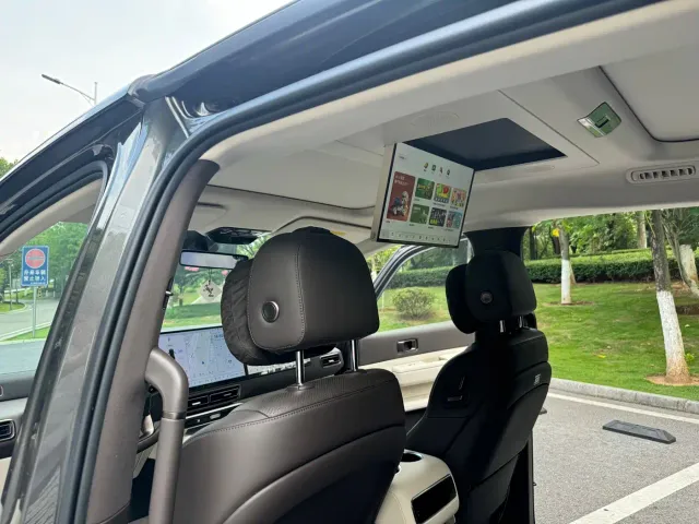 Li Auto MEGA — Фото автомобиля 16