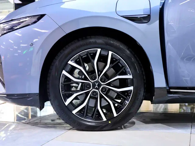 Xpeng P5 — Фото автомобиля 7