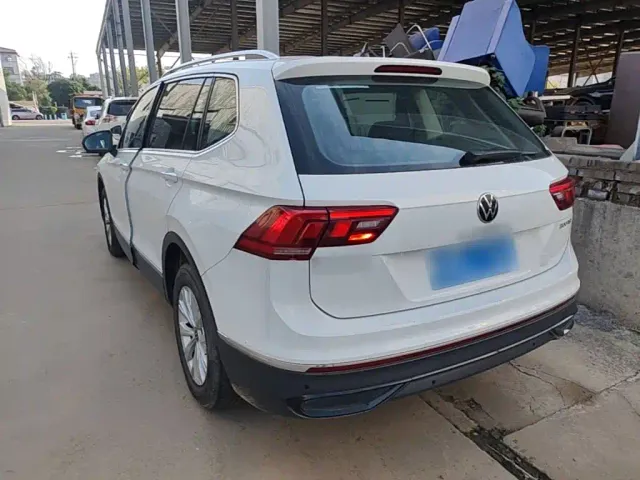 Volkswagen Tiguan L — Фото автомобиля 4