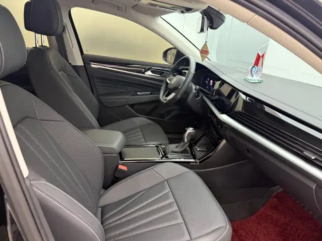 Volkswagen Passat 2025 Outstanding 380TSI Dragon Soaring Edition — Фото автомобиля 16