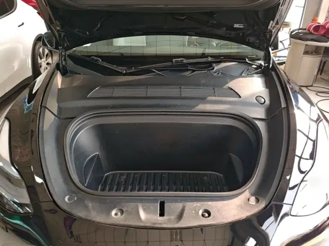 Tesla Model Y — Фото автомобиля 19