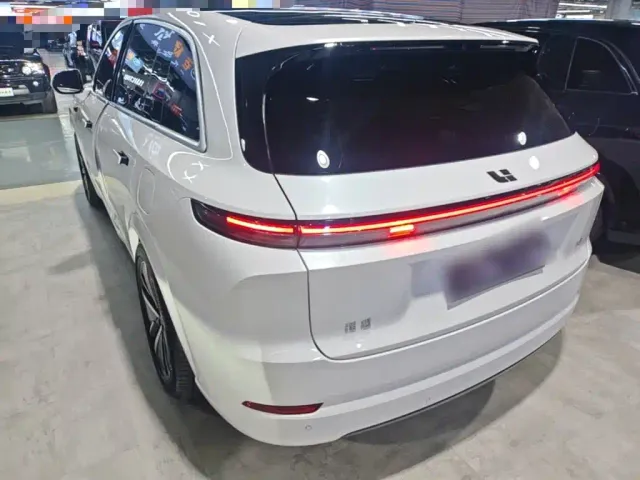 Li Auto L7 — Фото автомобиля 4
