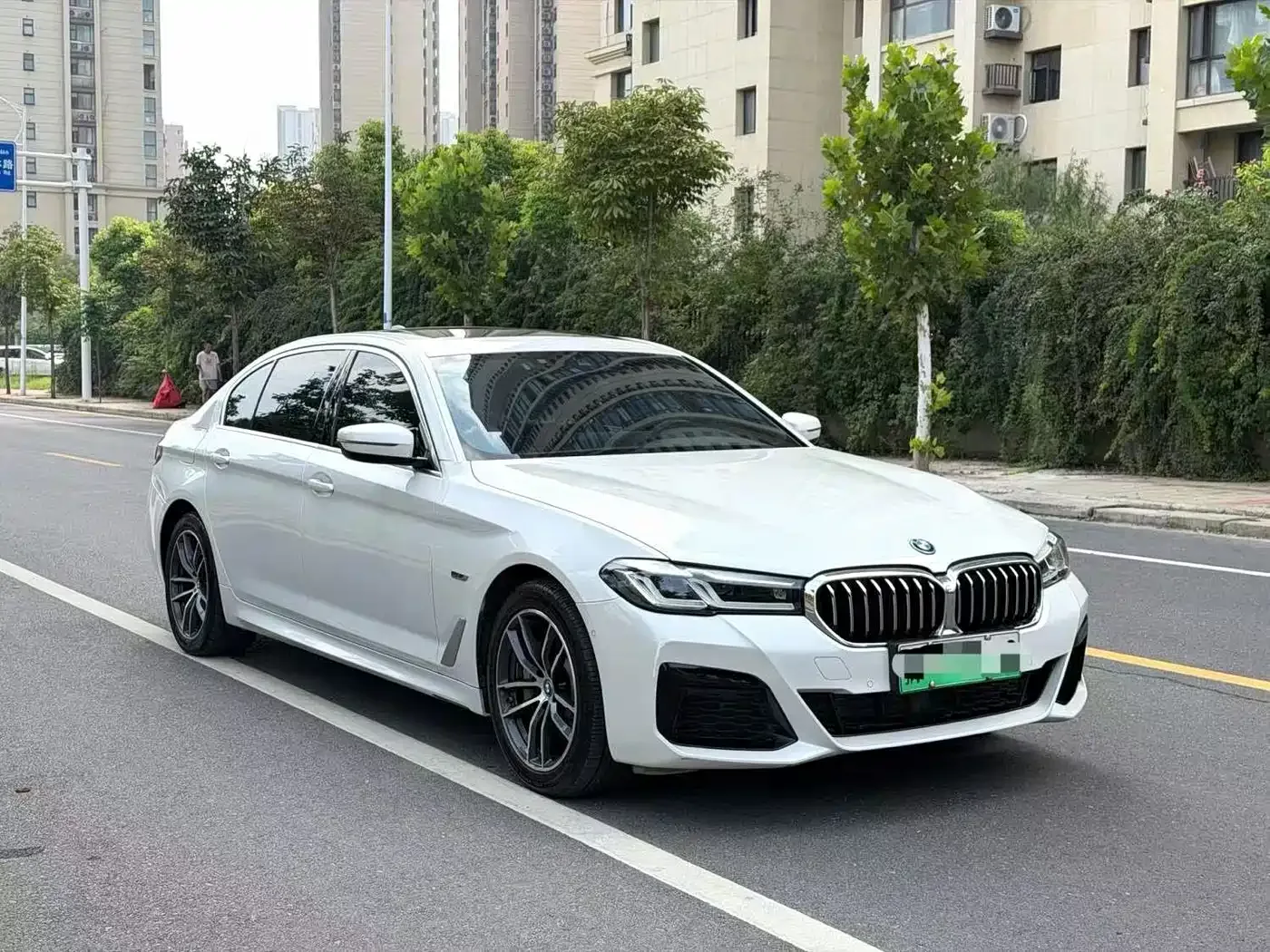 BMW BMW 5 Series New Energy 2022 535Le M Sport Package — Фото автомобиля 3