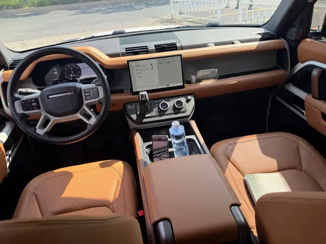 Land Rover Defender — Фото автомобиля 6